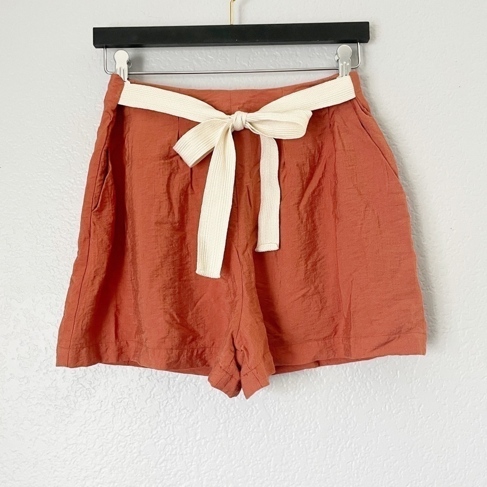 All IN FAVOR Front Tie Pleated Shorts Medium